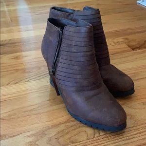 Brown heeled booties!